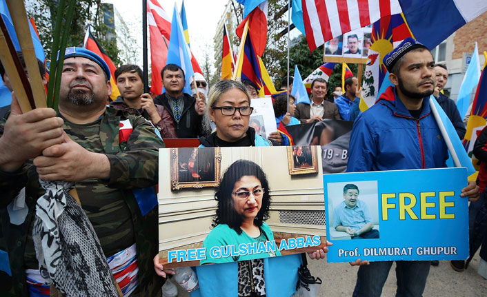 Uygur Türkleri Brüksel&#39;de Çin&#39;i protesto etti